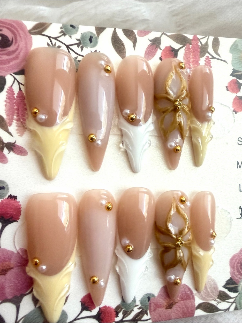 Butter yellow & White Floral 3D Nail Art Press-Ons